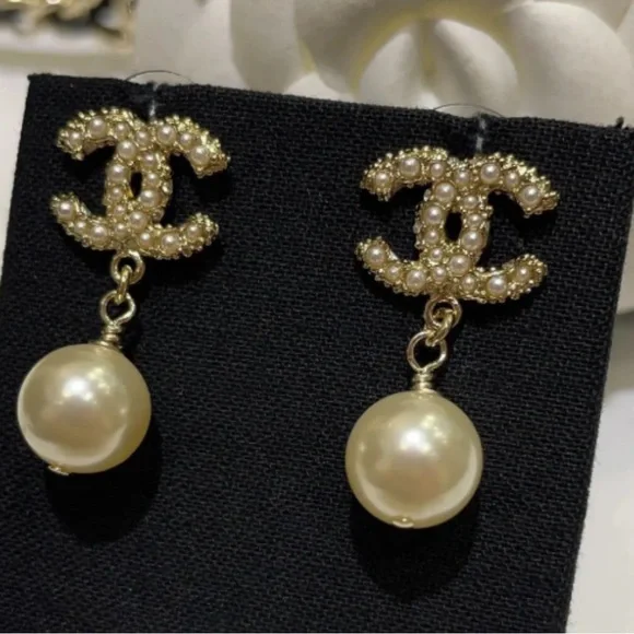 Elegant Gold and Pearl Drop Earrings - Picture 6 of 8